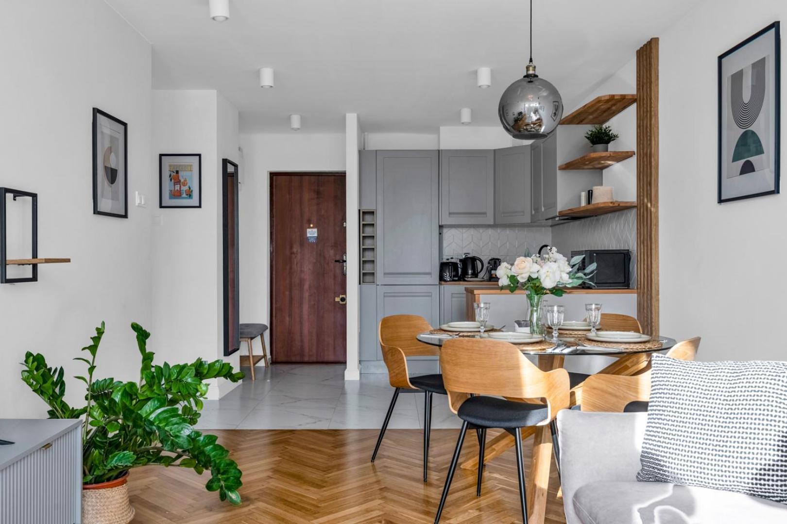 Wola - 13th Floor, View, Metro Nearby - By Rentujemy Leilighet *