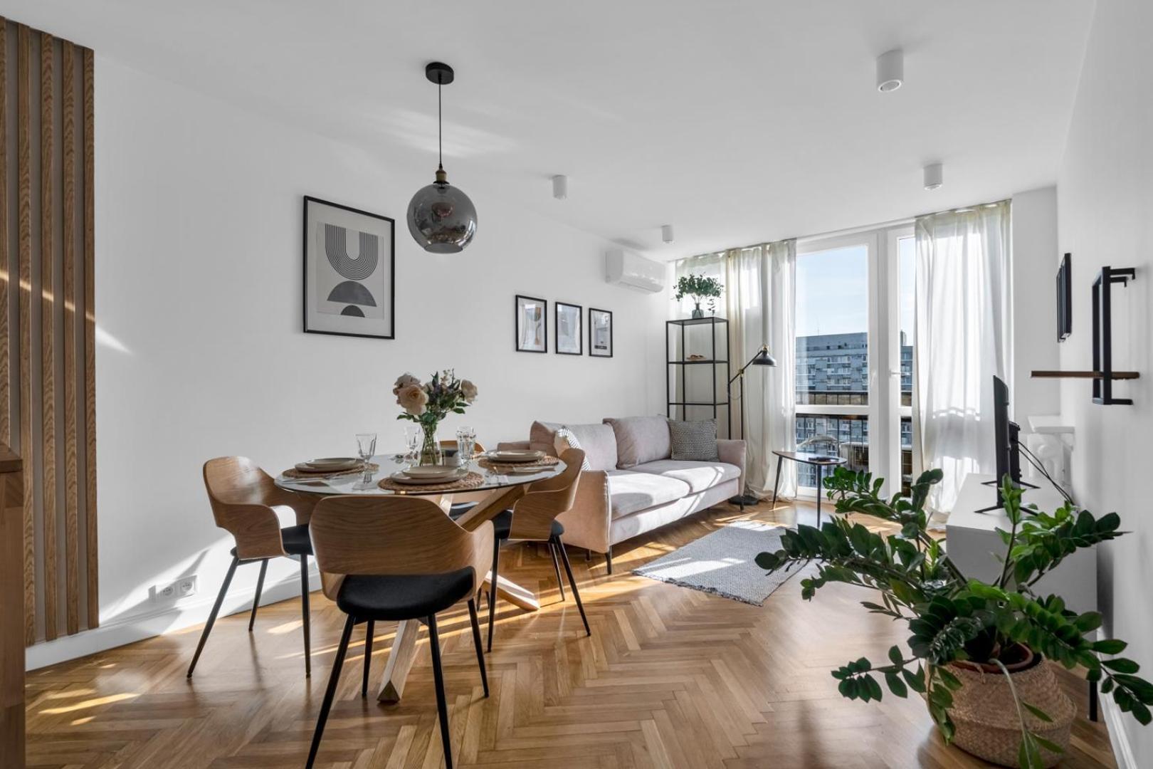 Apartmán Wola - 13th Floor, View, Metro Nearby - By Rentujemy